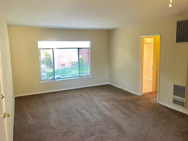 1804 Tamerlane Dr #D — Photo 3