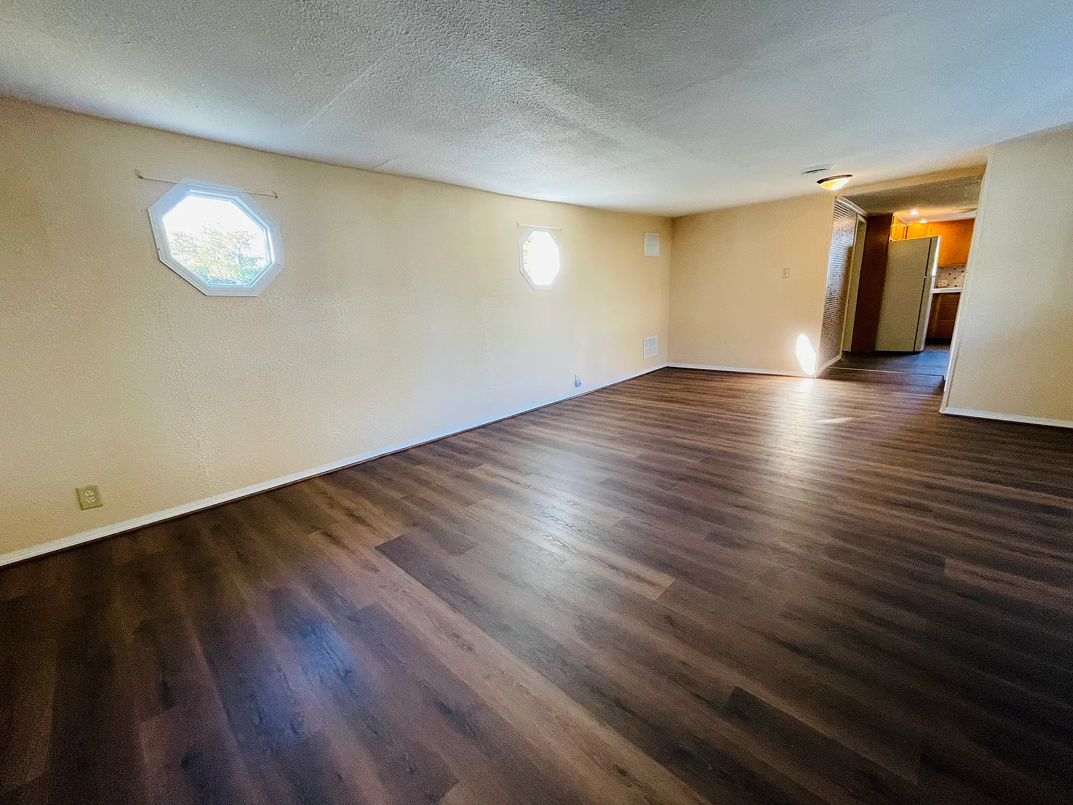 2 bed, 1.5 bath, 1140 sqft, $1,300 — Photo 3