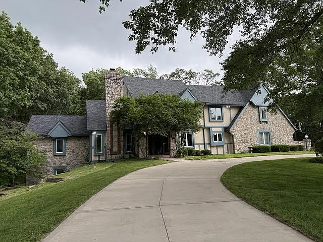 French Tudor Style Home for Lease
June 2026, Half Moon Circle Drive