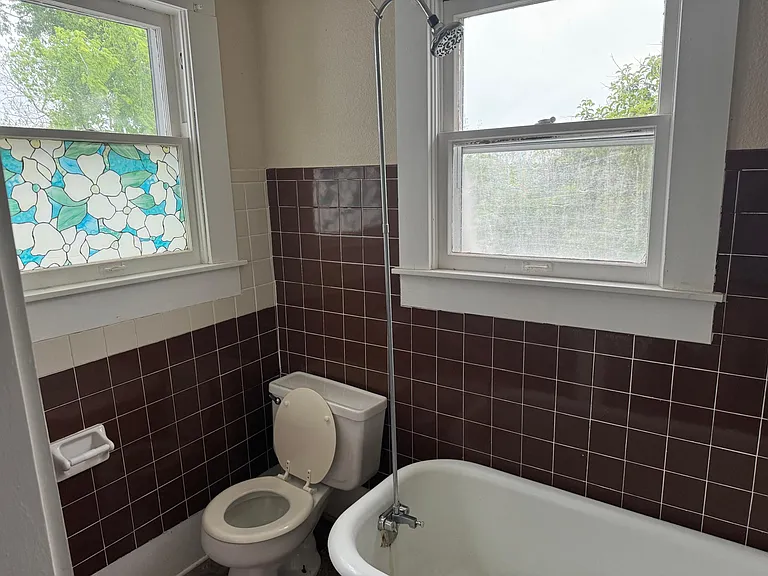 328 N Main St #B — Photo 11