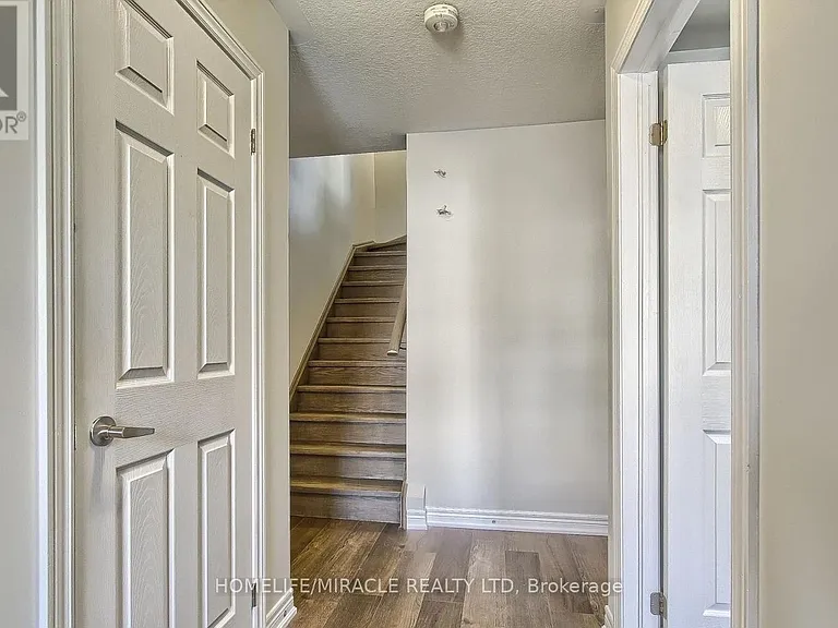 70 Knotty Pine Ave — Photo 3