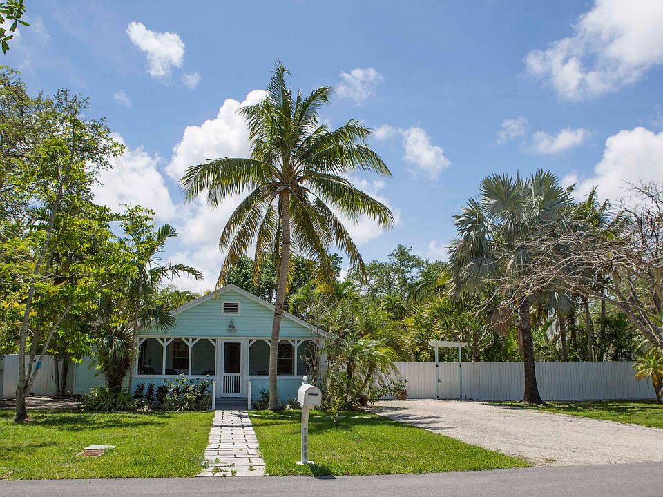 2nd image of 7600 SW 59th Ct