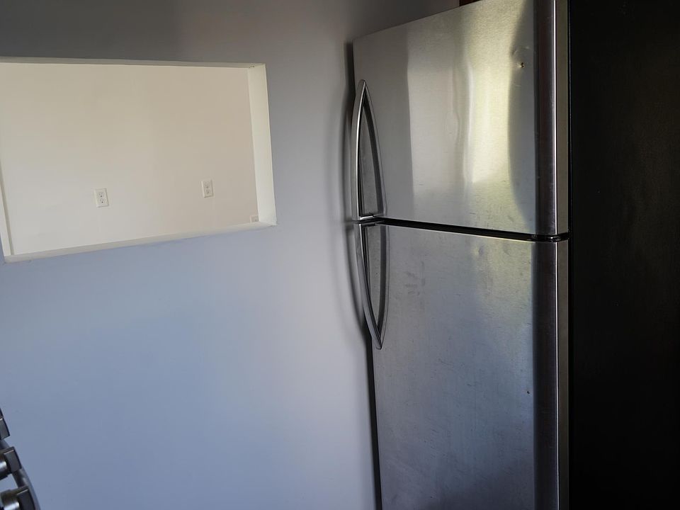 Cut-out window from Kitchen into Dining Room