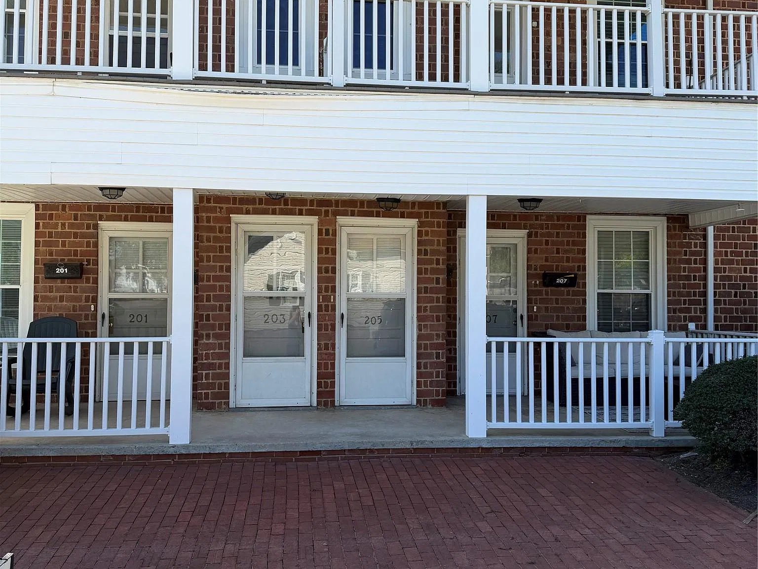 1 bed, 1.0 bath, 650 sqft, $1,100 — Photo 1
