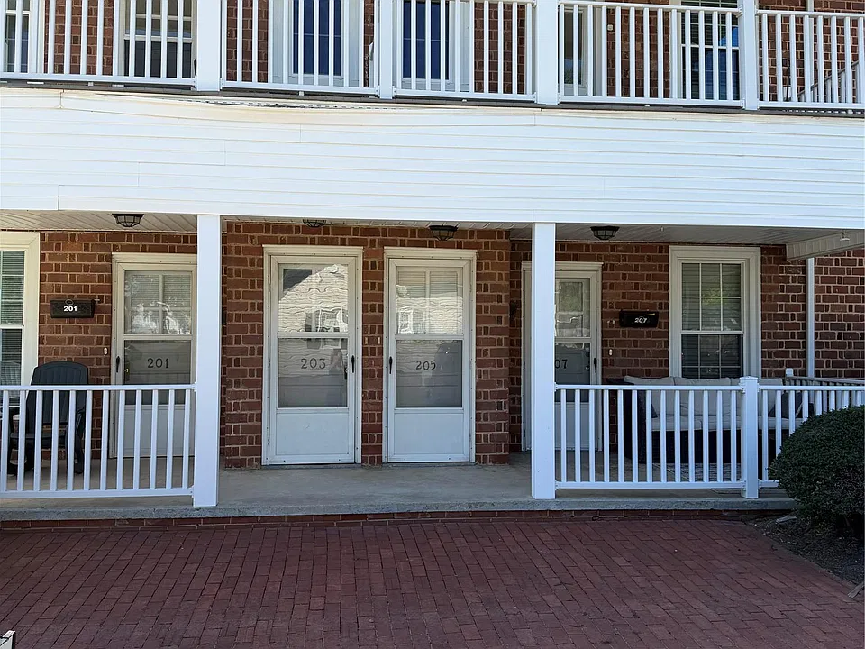 203 W G St