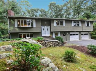 25 Langlais Dr, Scituate, RI 02831