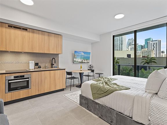 4th image of 121 NE 5th St #504