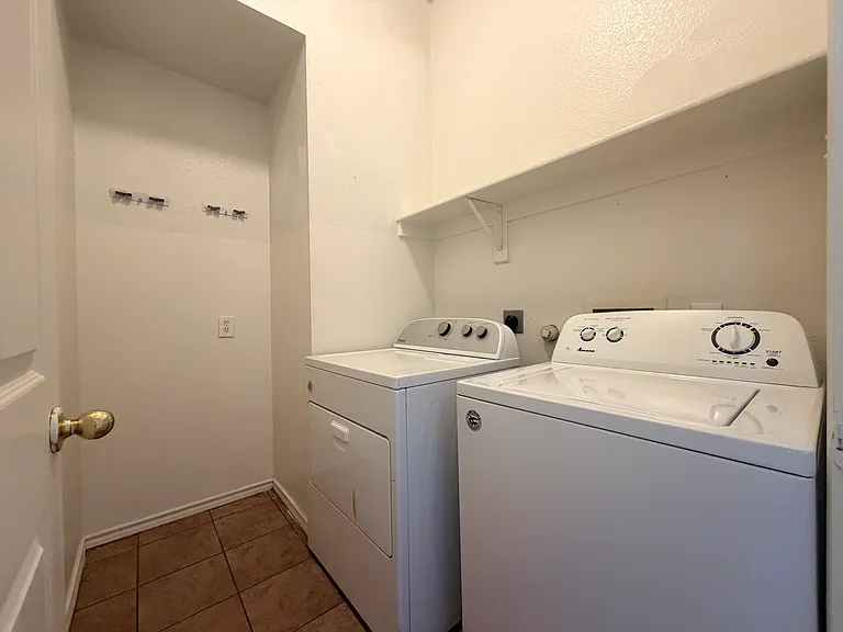1023 Bonanza Dr — Photo 28