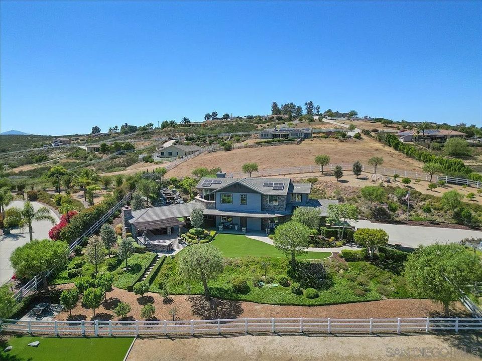 1st image of 2736 Ortega Rd
