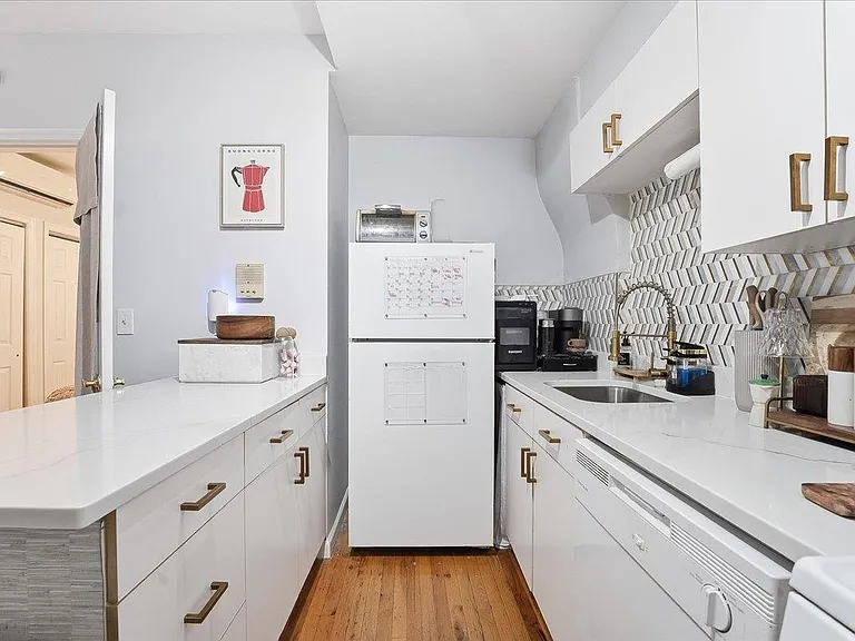 516 Adams St #1F — Photo 10