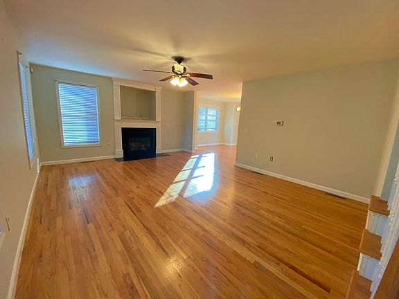 3rd image of 90 Pinecrest Dr