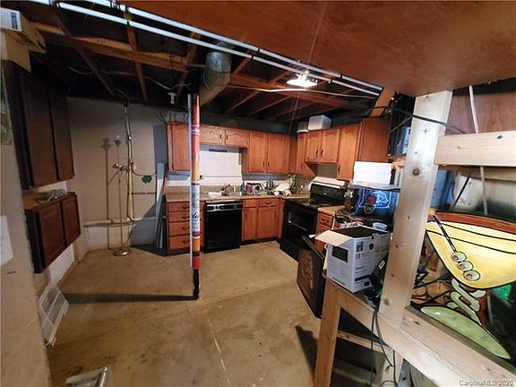 2nd image of 513 Holly St