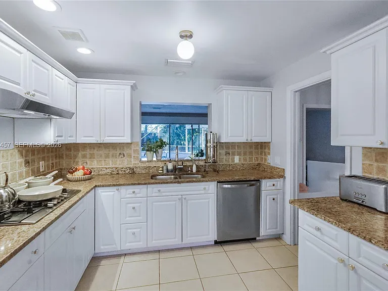 4042 Greenwood Dr — Photo 16