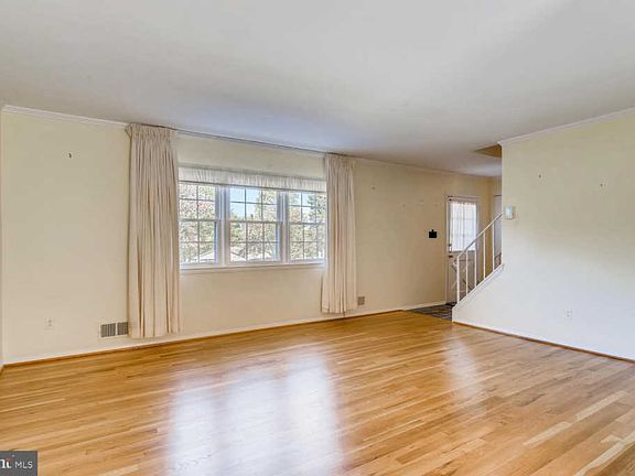 4th image of 6 Park Mills Ct