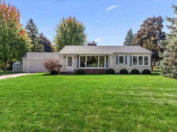 297 Lincoln DRIVE S S, West Bend, WI 53095
