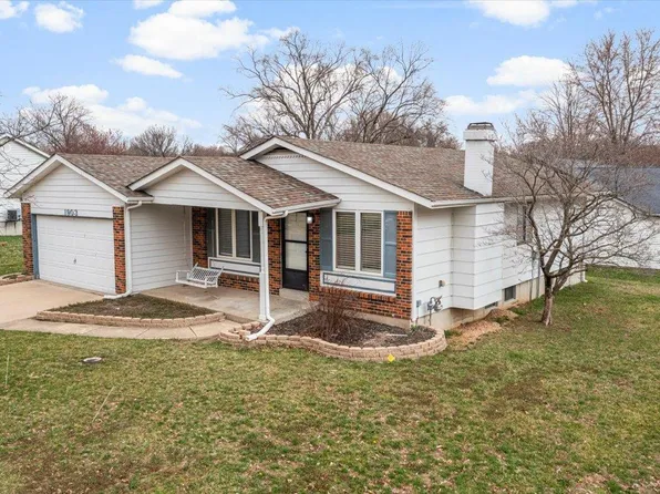 1903 Cherokee Trail Ln, Florissant, MO 63031