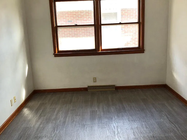 601 E High St — Photo 2