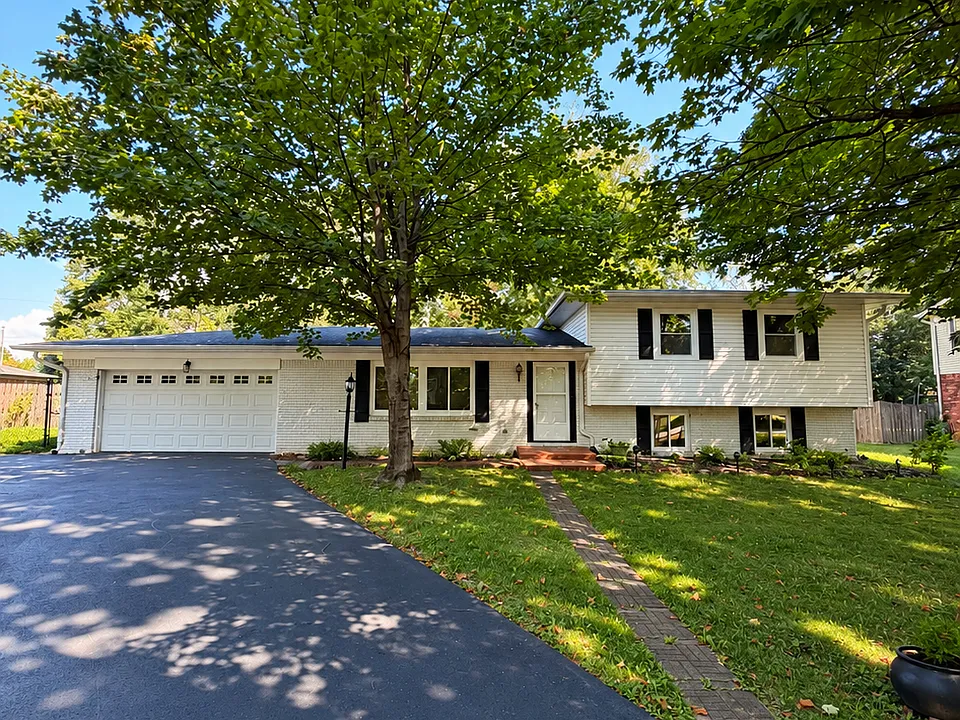 2706 Lakewood Dr N