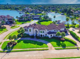 1303 Lakeway Dr, Seabrook, TX 77586