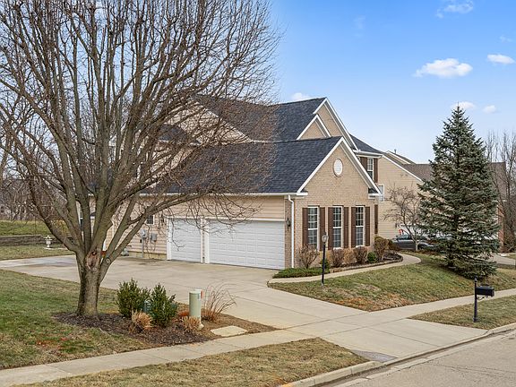 3rd image of 2432 Forest Oaks Dr
