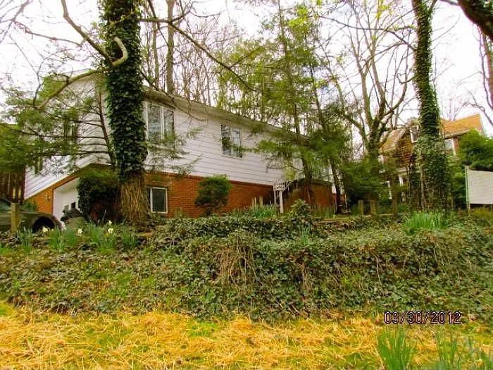 348 Jackson Ave photo 1