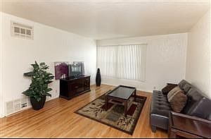 4th image of 4442 Le Park Dr