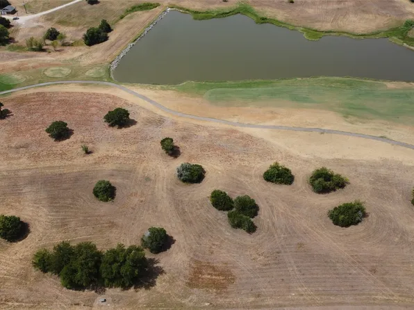 7425 S Aberdeen Dr, Cleburne, TX 76033