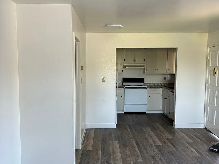 1095 Crinella Ct — Photo 3