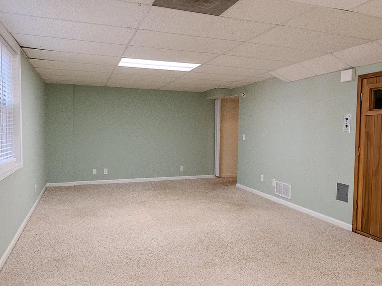2858 Livsey Dr — Photo 17