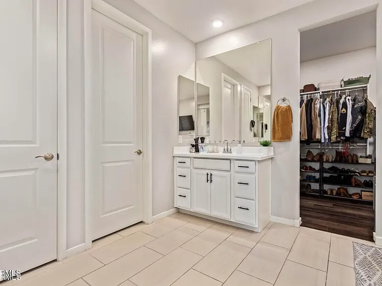 18630 W Lawrence Ln — Photo 14