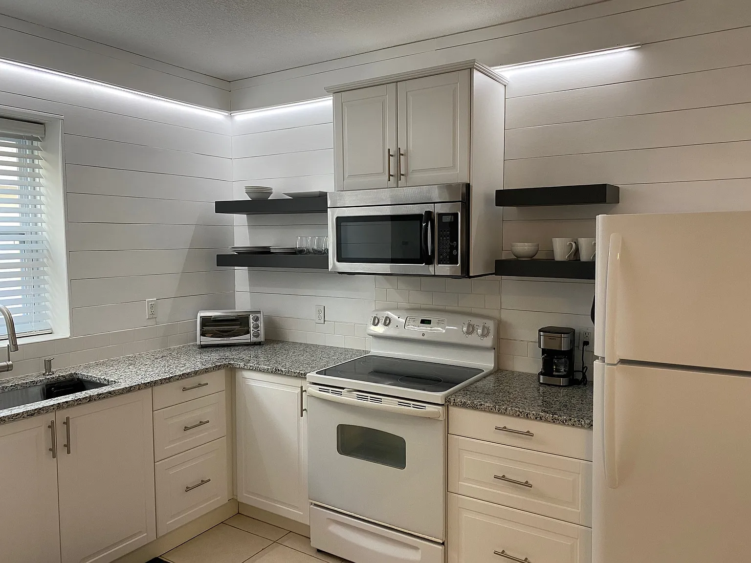 731 Tarpon Ave — Photo 2