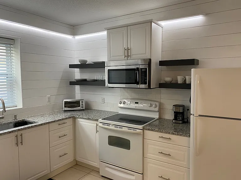 731 Tarpon Ave #C — Photo 2