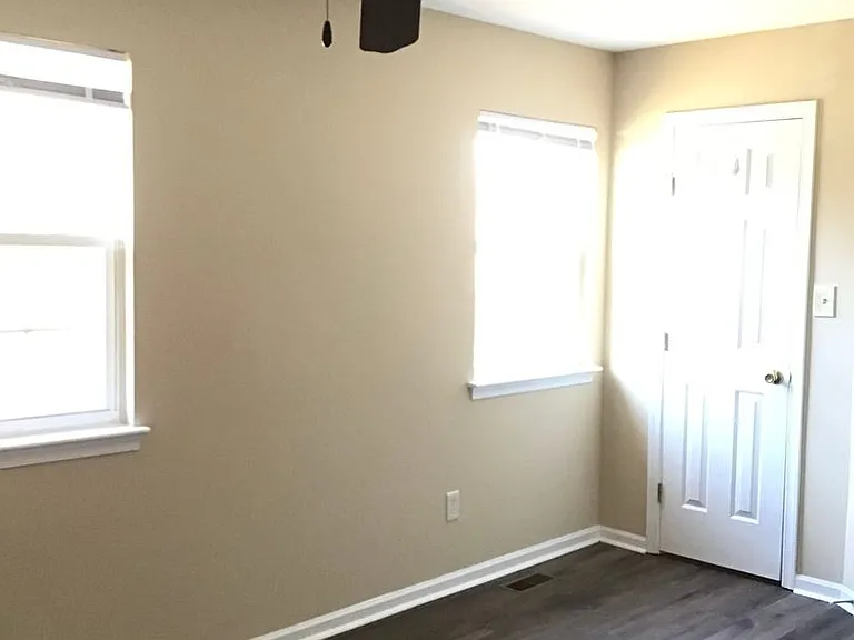 1660 Skiffes Creek Cir — Photo 18