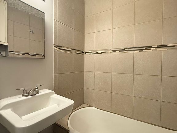 5th image of 4915 Chicago St APT 3