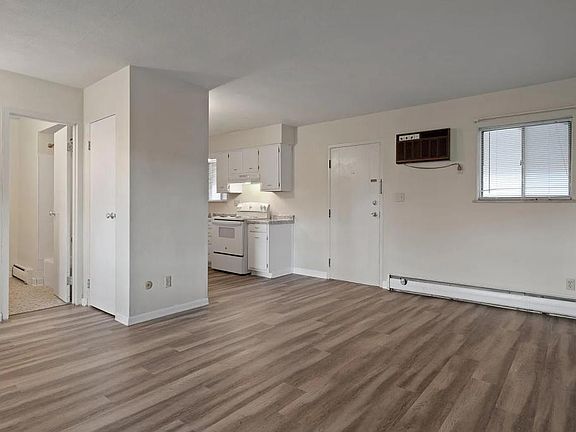 2nd image of 515 Riverview Dr #101