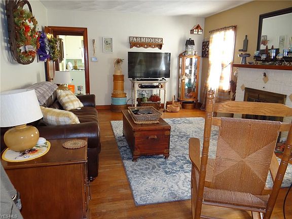 5th image of 1363 Hawthorne Ave