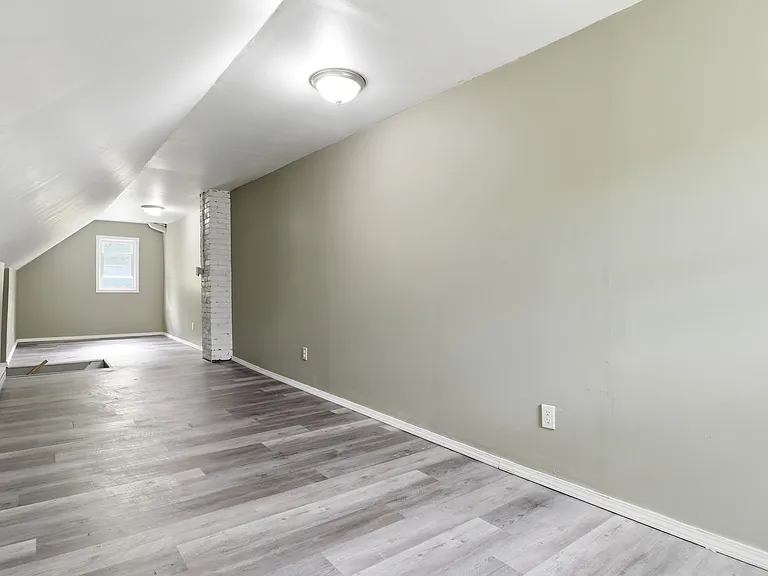 817 Princeton St — Photo 15
