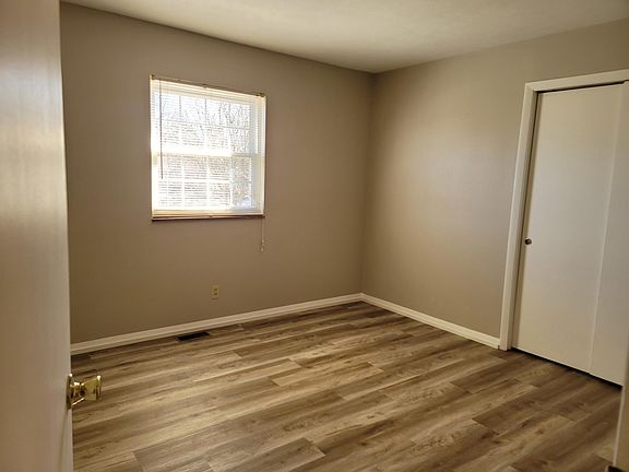 3rd image of 125 Westwood Dr