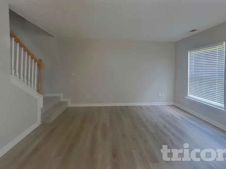 8292 Eastshore Dr — Photo 2