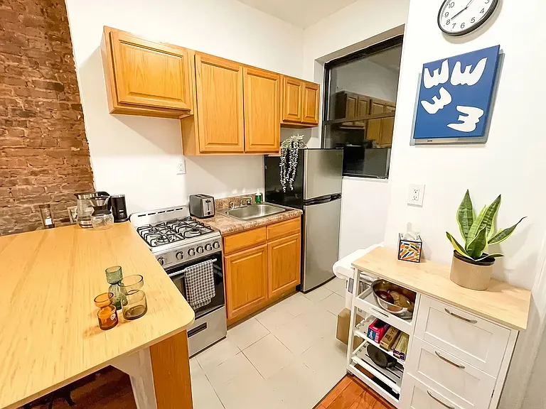 1727 2nd Ave #3R — Photo 3