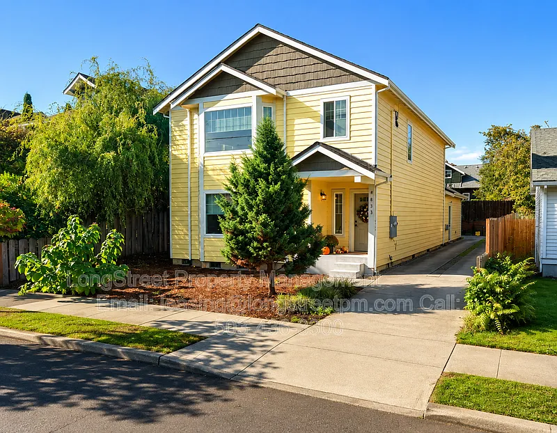 3 bed, 2.5 bath, 2724 sqft, $3,699 — Photo 1