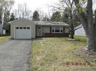 29 Stanford Dr, Toms River, NJ 08757