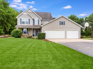 8282 Mockingbird Ln, Eaton Rapids, MI 48827