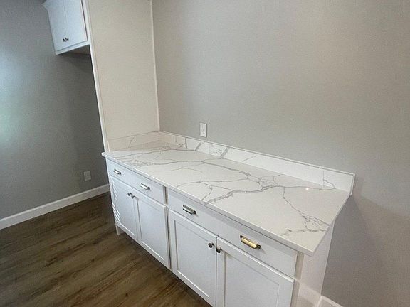 5th image of 2 Strebor Rd Floor 2