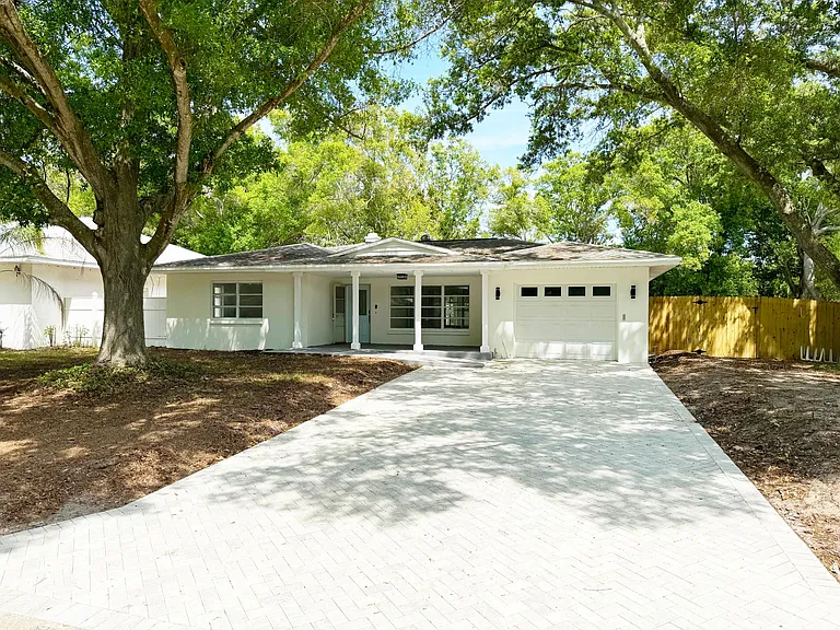 101 S Corona Ave — Photo 26