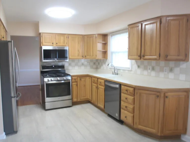 1724 Yale Pl — Photo 2
