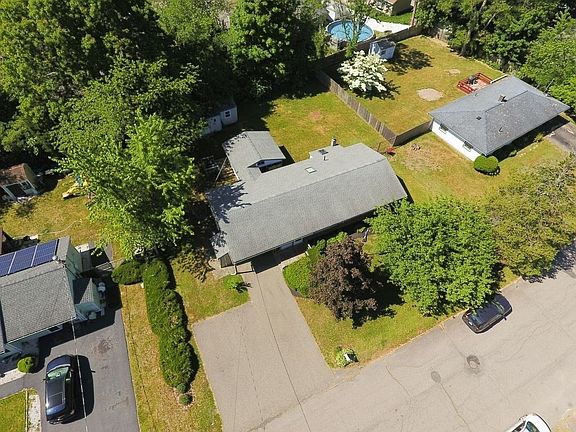 4th image of 81 Errol Rd