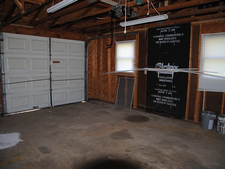 111 Walnut Dr — Photo 2