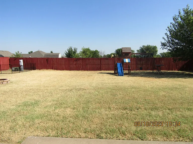 305 E Seminole St — Photo 20