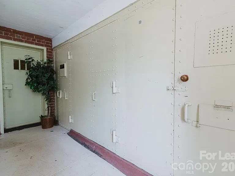 203 W Liberty St #2E — Photo 11